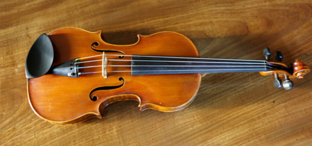 An original, signed Andrew Hume violin
